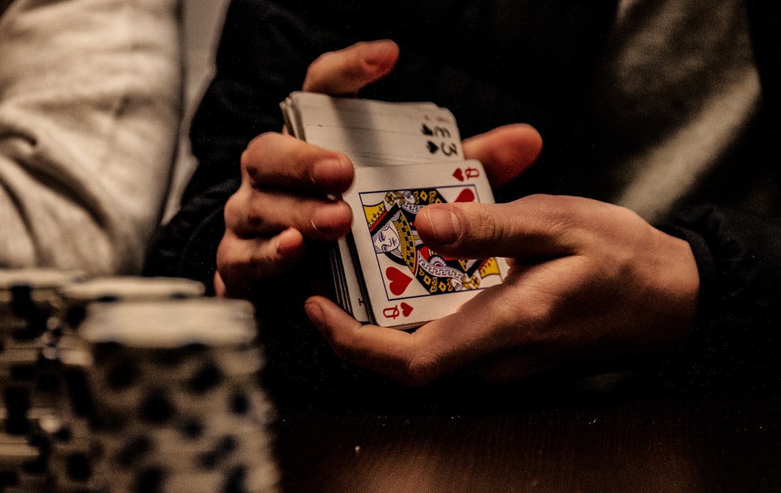 Kartu king poker sebagai ilustrasi tips bermain aman Janda4d